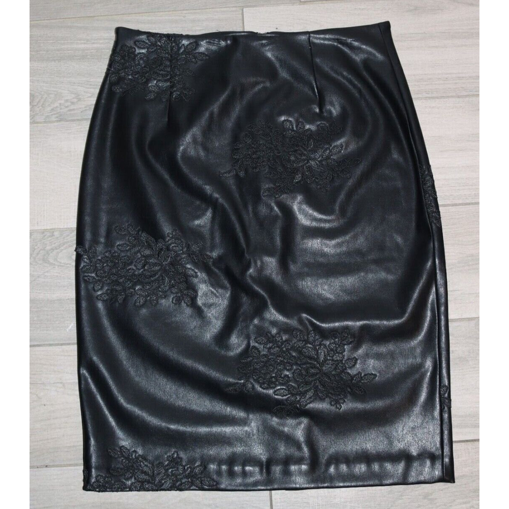 Worthington Black Faux Leather embroidered  Skirt Size 8